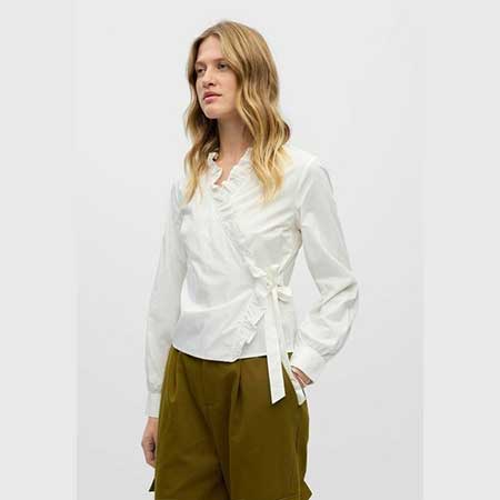 رنگ سال 2026 | بهترین پیشنهاد ها برای ست کردن رنگ لباس با رنگ سال 2026 11 ترکیب لباس سفید ابری و قهوه ایی برای بانوان